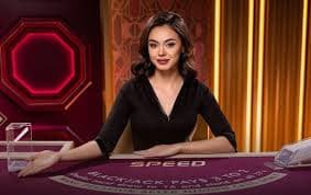 Antarmuka aplikasi mobile topslot888 menampilkan live casino dan sportsbook